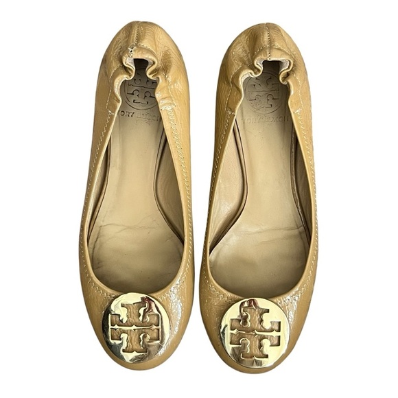 TORY BURCH Logo Ballet Flat Gold Reva Patent Iced Coffee Tan Beige Size 6.5 - Picture 6 of 13